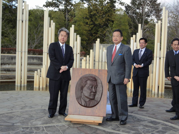 「杉原千畝氏彫像」が生誕地八百津町に寄贈される